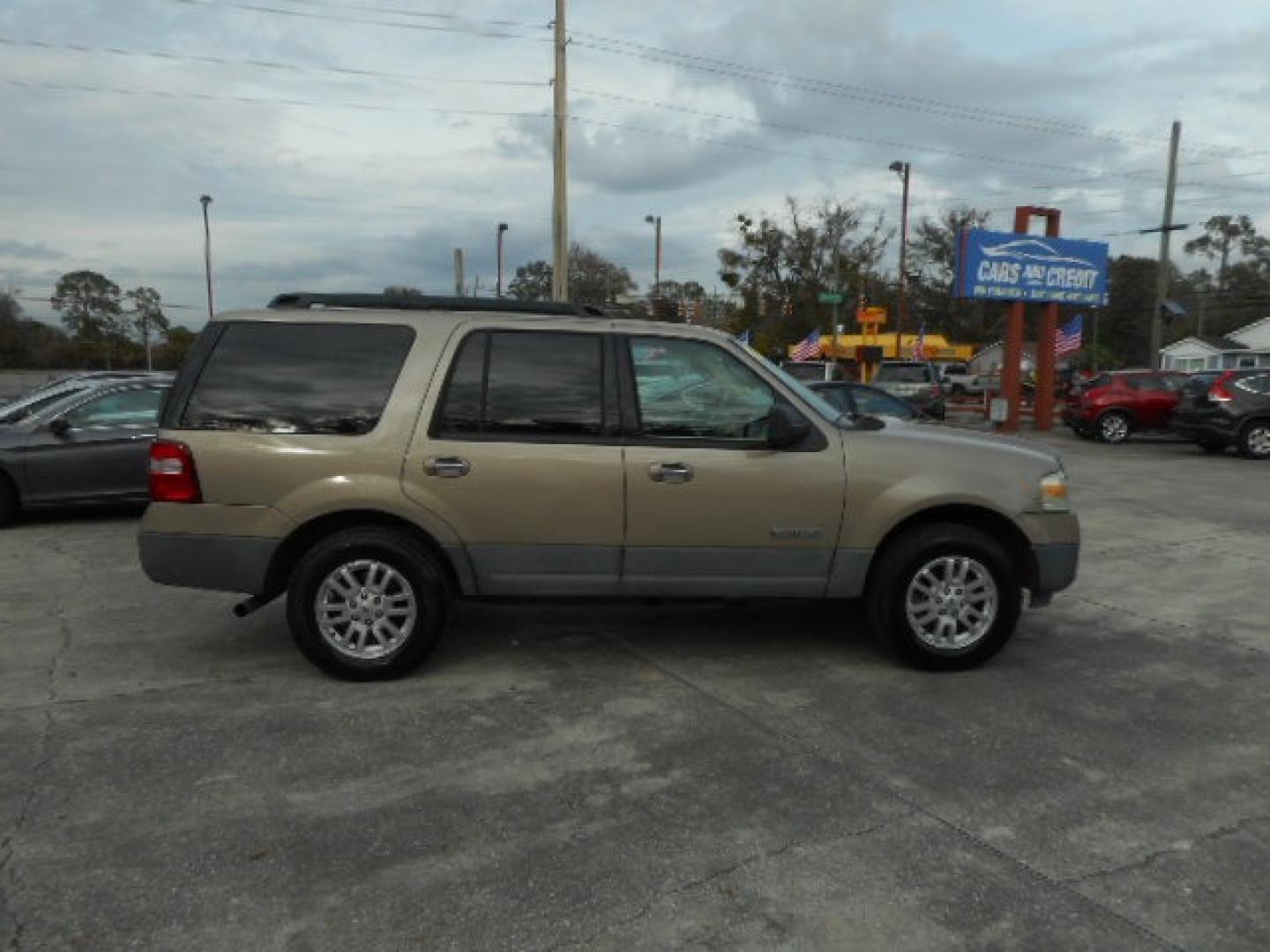 2007 GRAY FORD EXPEDITION XLT (1FMFU15517L) , located at 10405 Abercorn Street, Savannah, GA, 31419, (912) 921-8965, 31.988262, -81.131760 - Photo#4